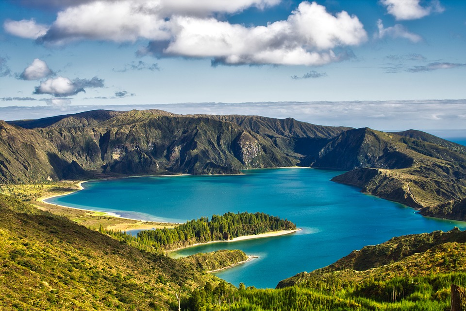 Lagoa do Fogo Viewpoint Route - Água d'Alto Beach, Azores